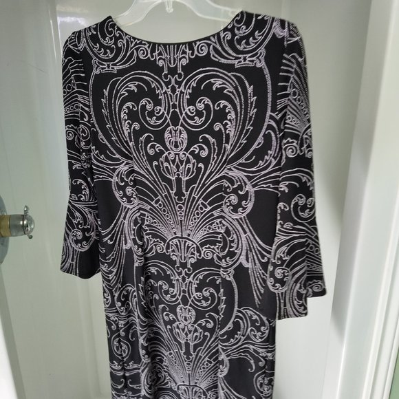 Laura Petites short dress, size 4 petite black dress with white design - Picture 3 of 7